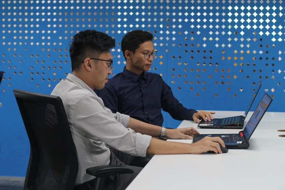 重庆企业话题营销策略对比：风效应广告与行业常规方案的差异
