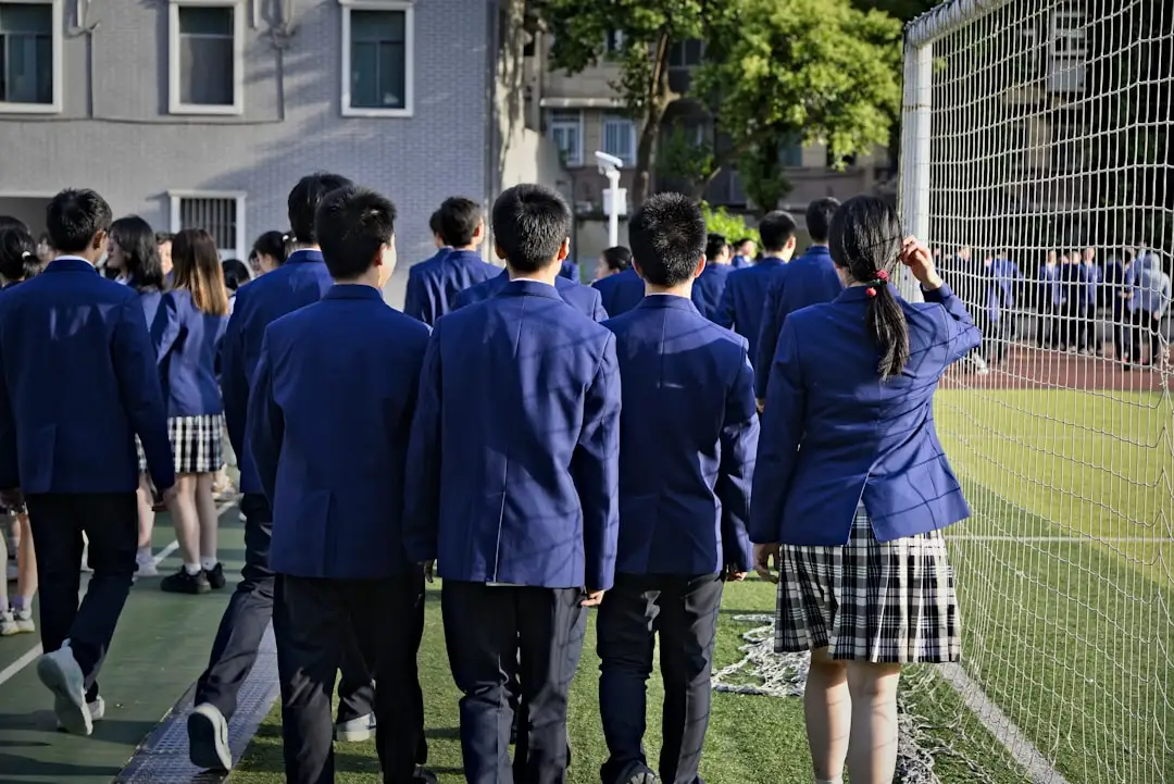 重庆风效应广告粉丝增长策略：从话题营销到互动策划的闭环设计